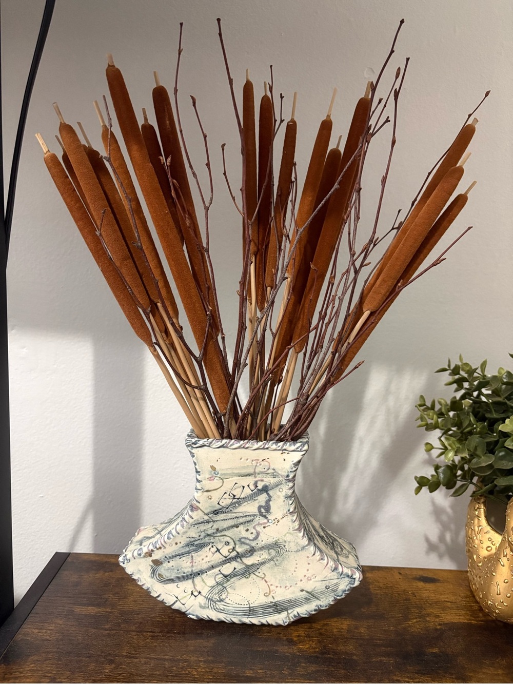 90’s Abstract Ceramic Vase in Cream and Blue - Picture 3 of 7